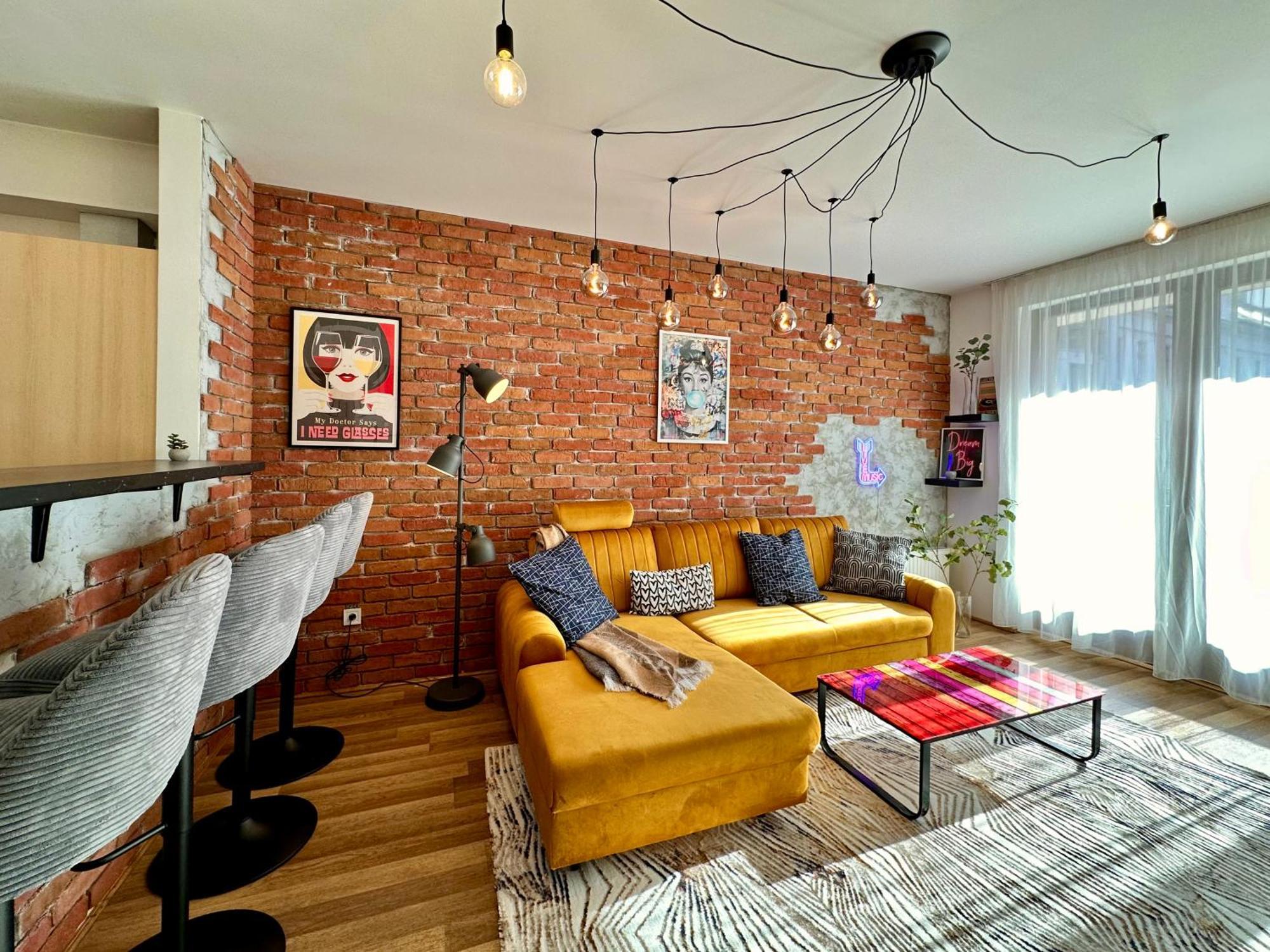 Vinyl Gozsdu Apartment
