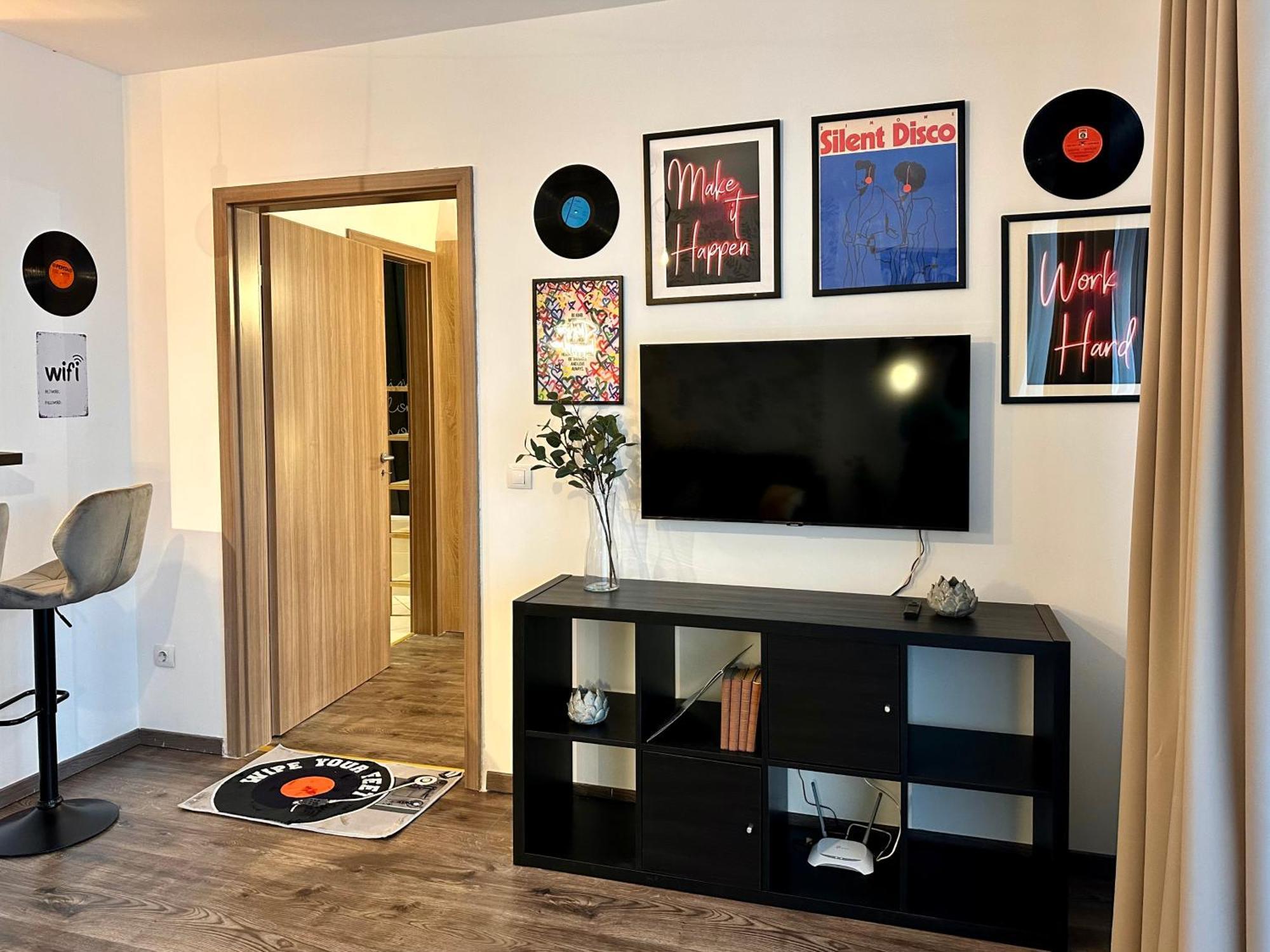 Apartment Vinyl Gozsdu *