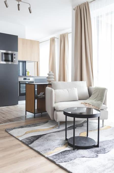Jewish Quarter Hideaway With Terrace And Parking - 507 * Budapest