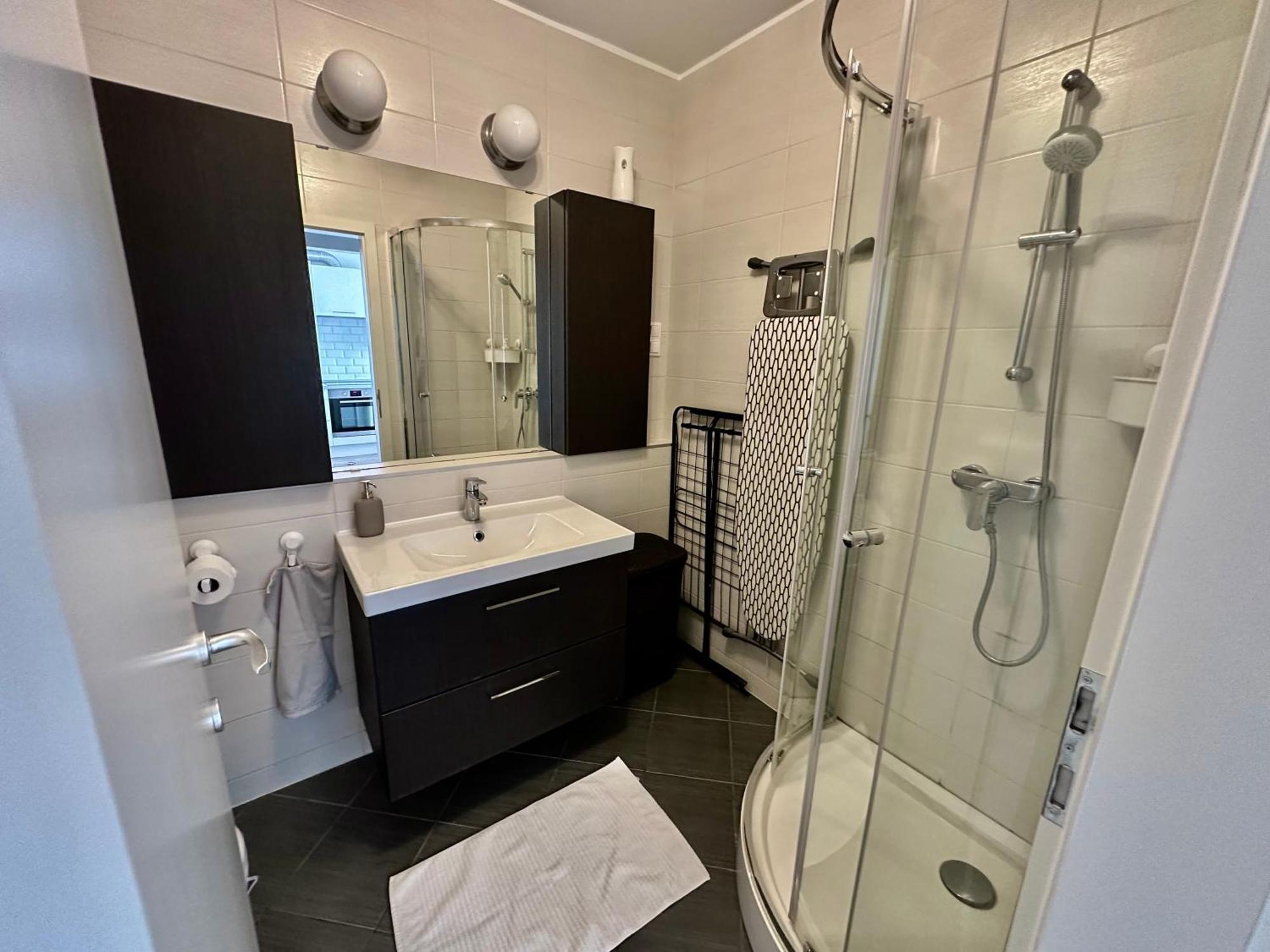 Break - Private Garage, Ac, Balcony Apartment