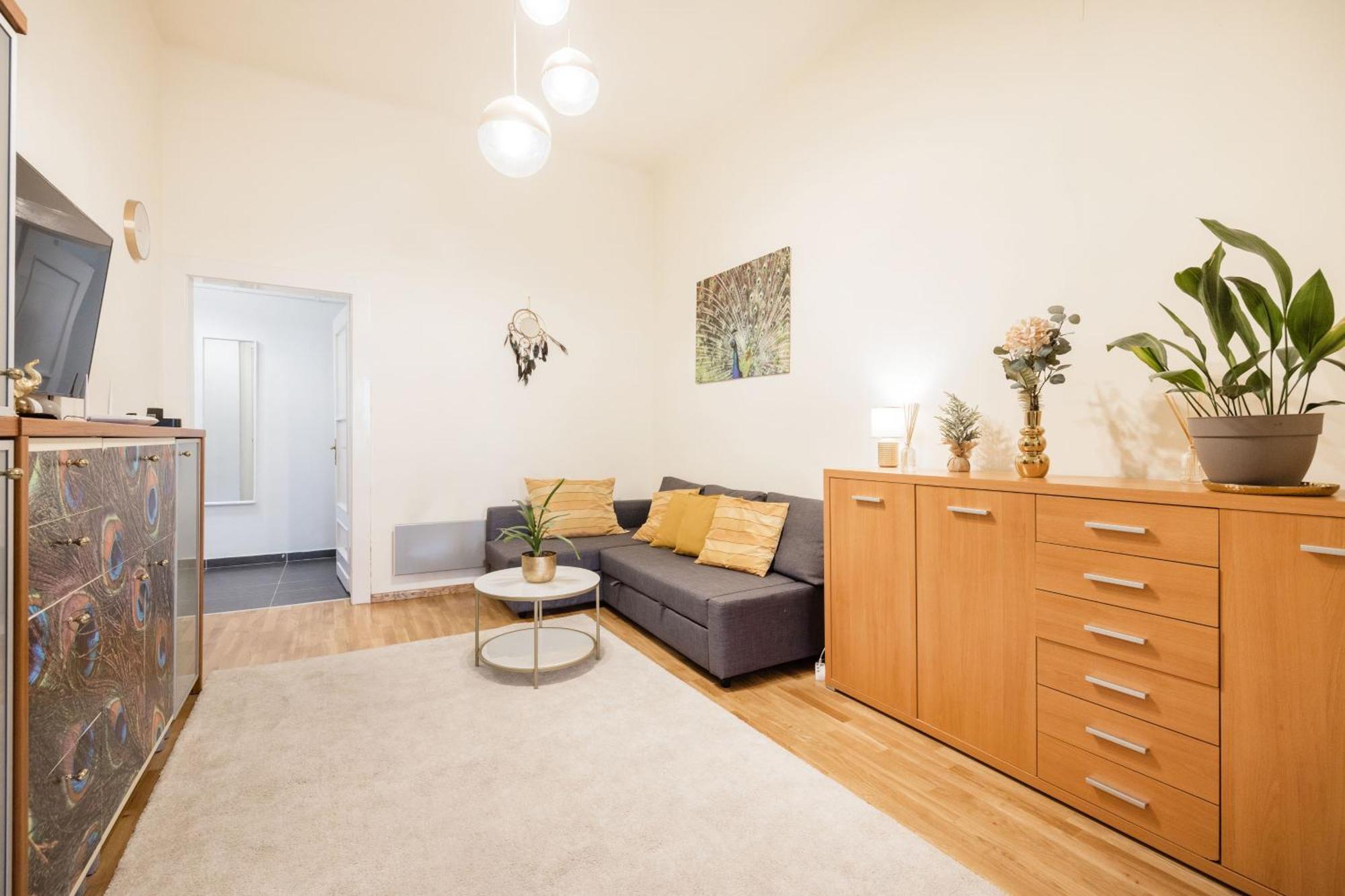 Apartment Rose - Elegant