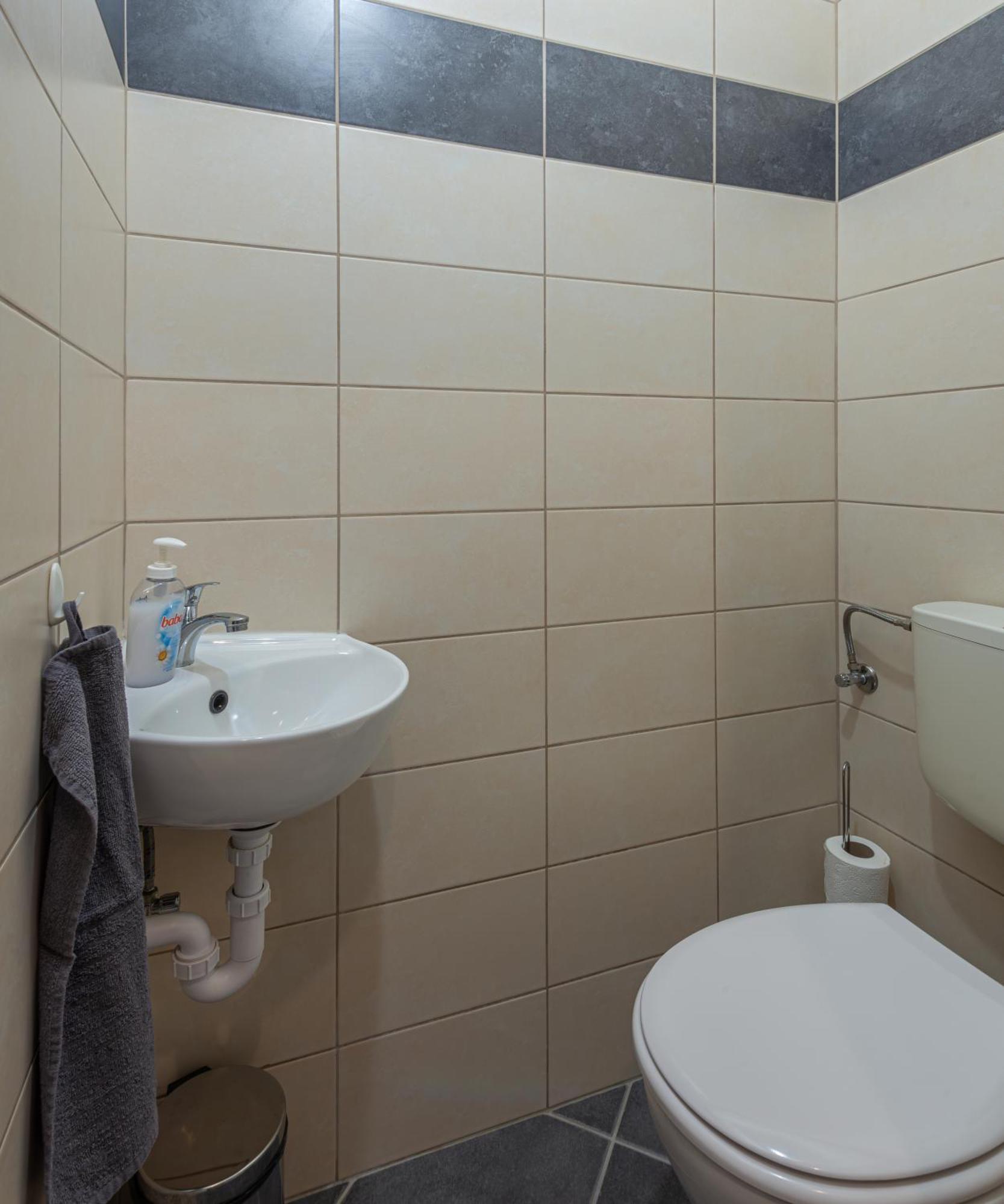 Apartment Center *