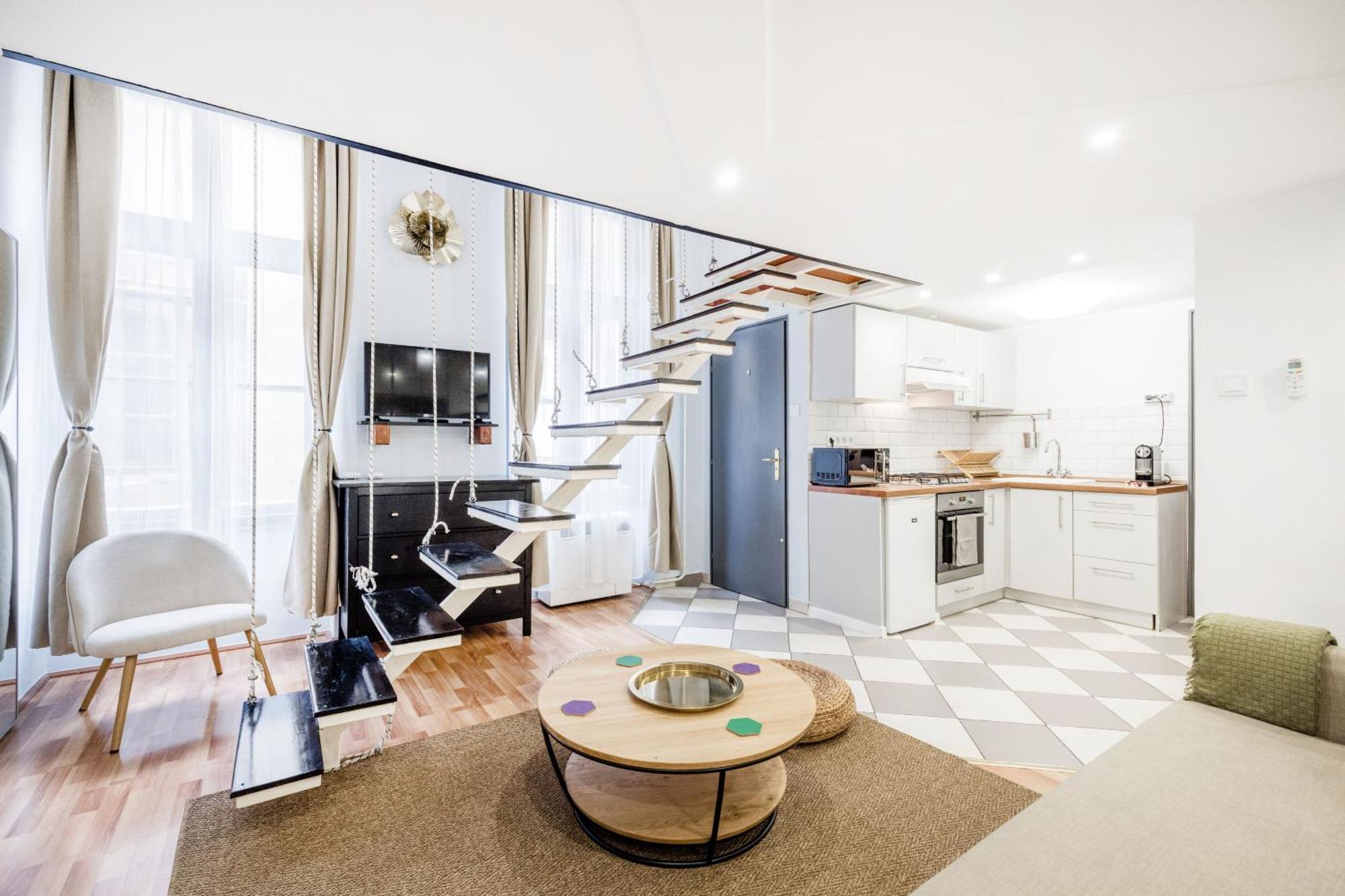& Spacious Near Gozsdu Court, Quiet With Ac Budapest
