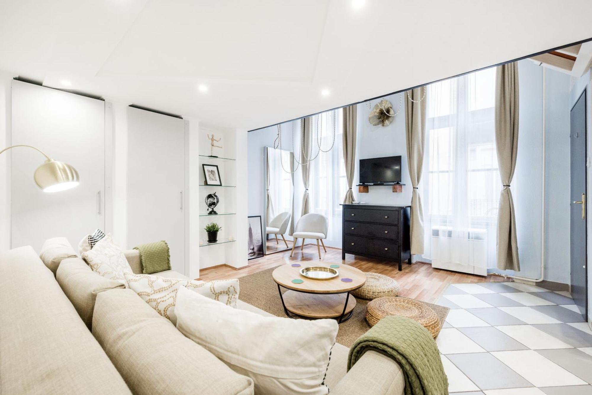 & Spacious Near Gozsdu Court, Quiet With Ac Apartamento Budapest