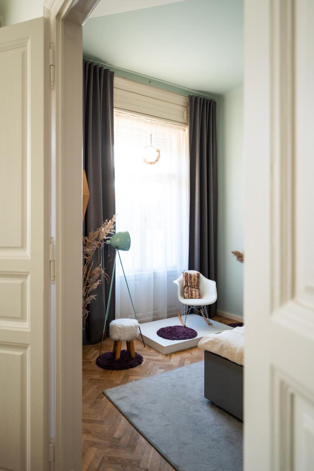 Modern, Design Lakas A Margit-sziget Mellett *