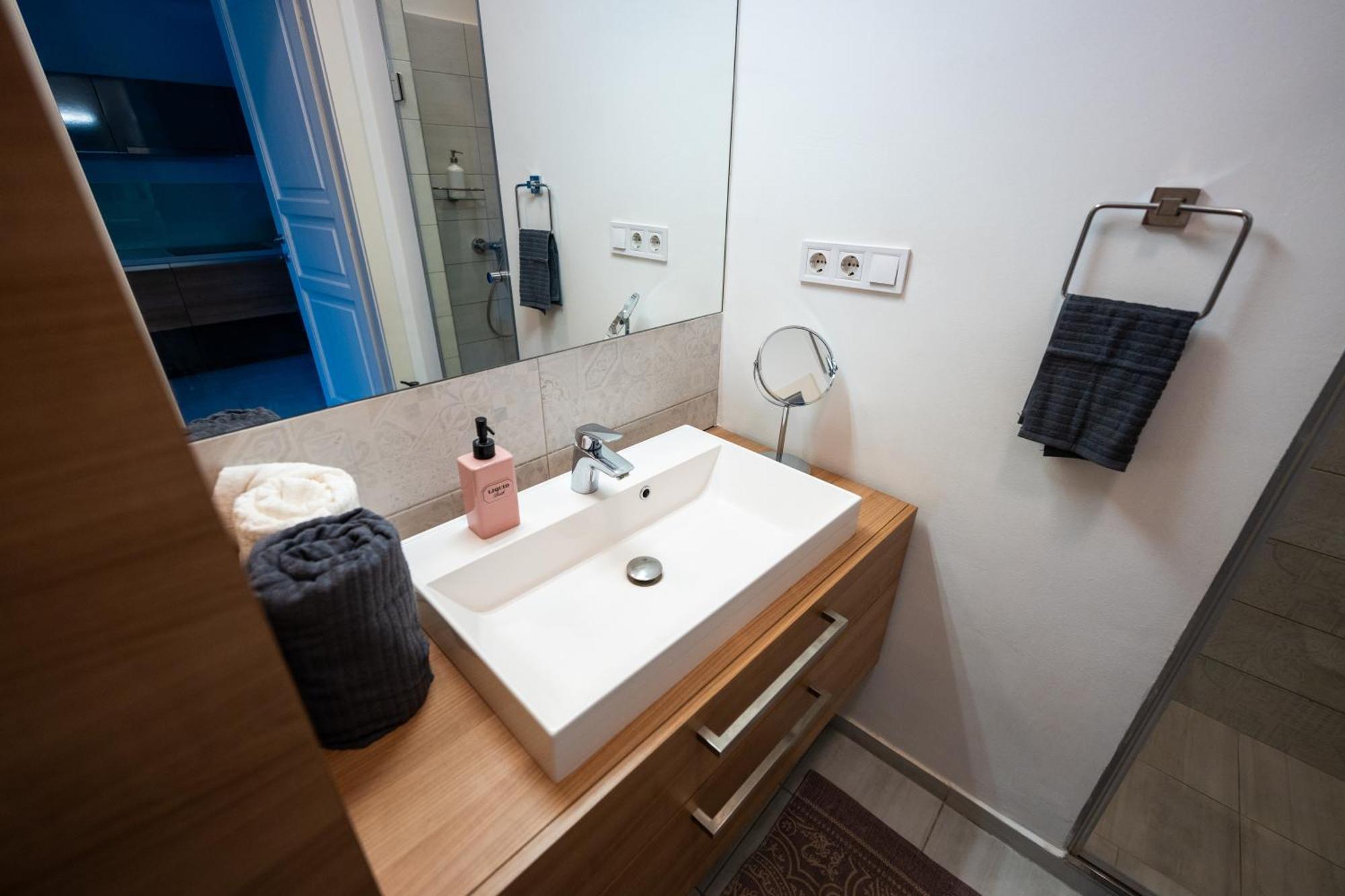 Modern, Design Lakas A Margit-sziget Mellett