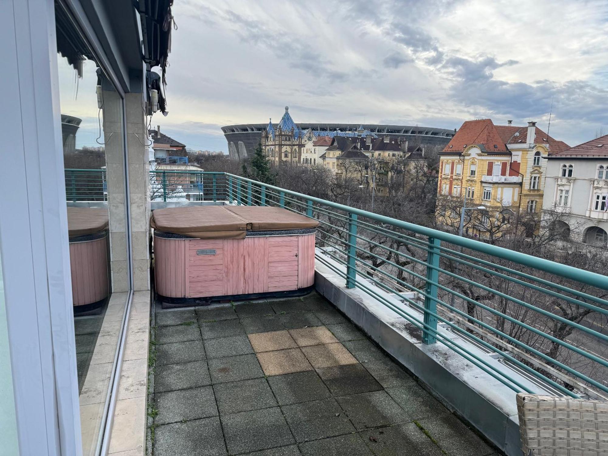 Stefania Luxury Diplomat Penthouse