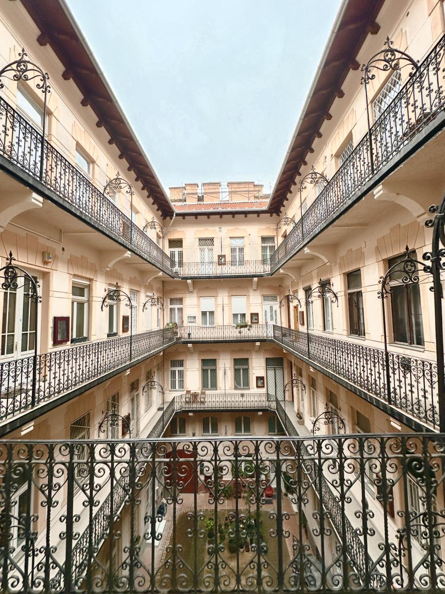 Izabella Downtown Delight Apartment