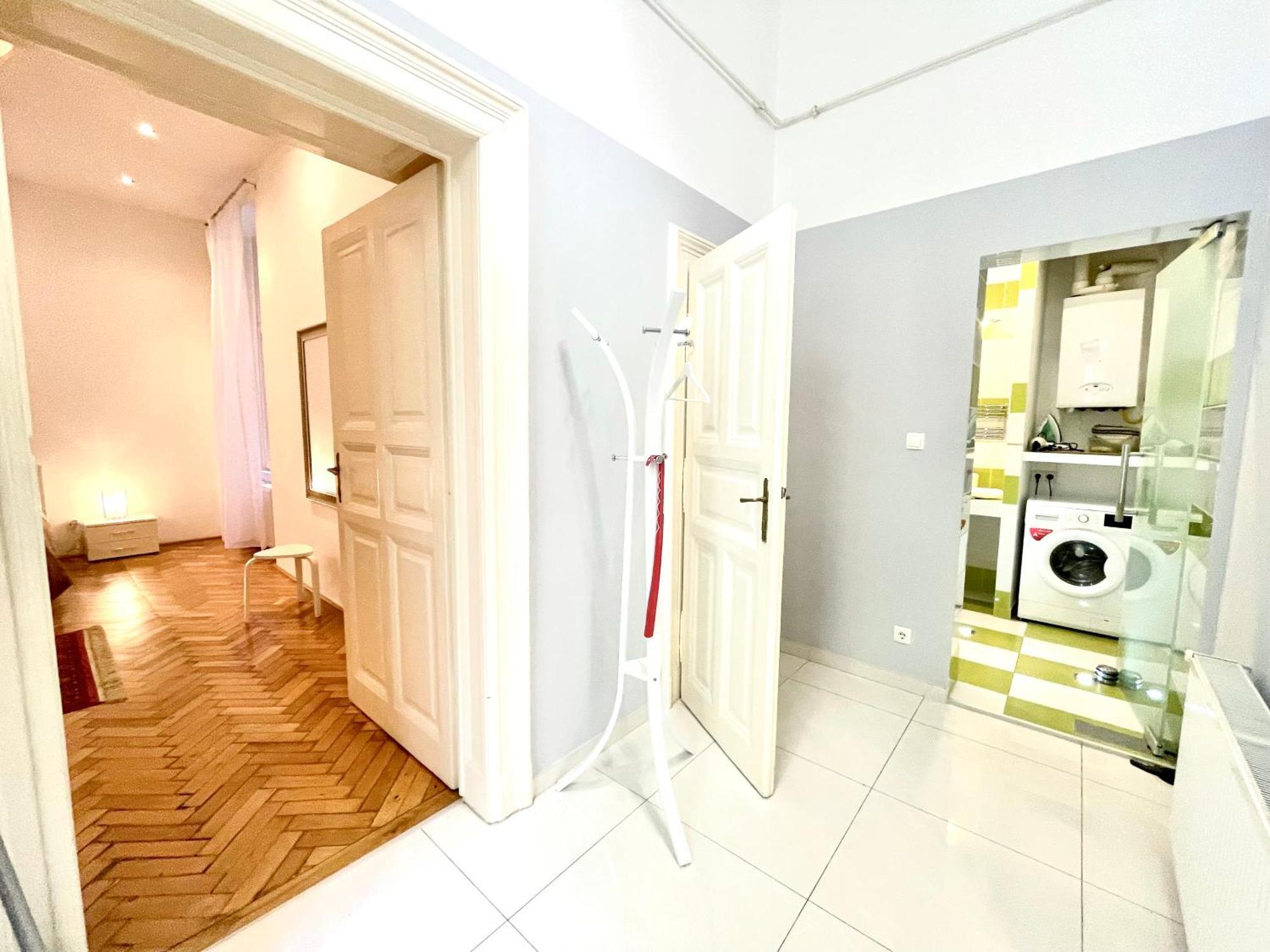 Amazing Swedish 3 In The Center Apartment Budapest