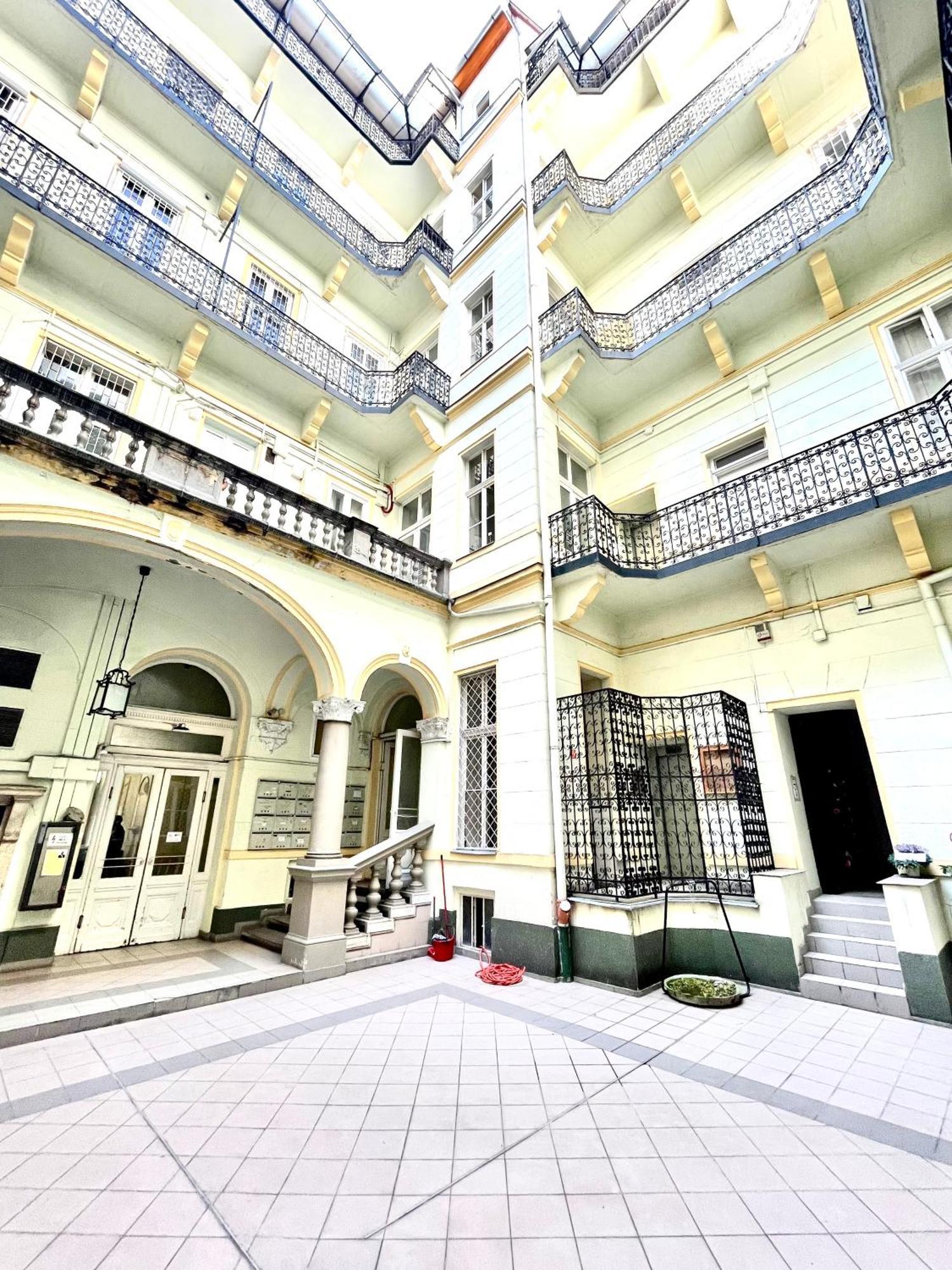 Amazing Swedish 3 In The Center Apartment Budapest