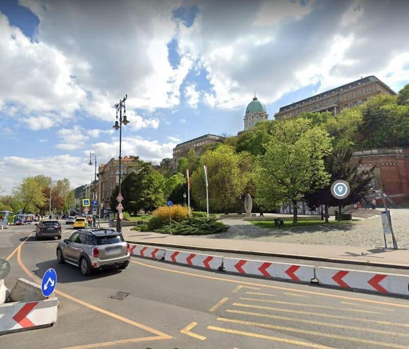 Charming Castle View With Giant Balcony Apartman