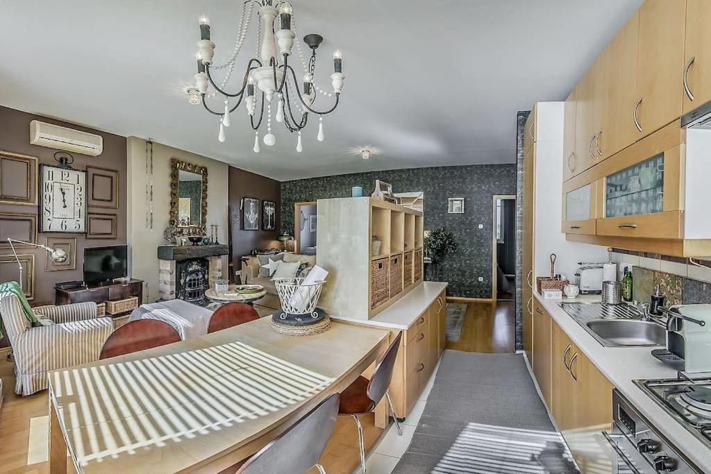 Charming Castle View With Giant Balcony Apartman