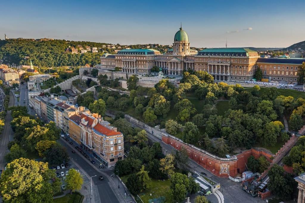 Apartman Charming Castle View With Giant Balcony *
