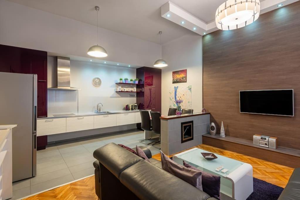 Appartement Lovely Purplish Heart Of The *
