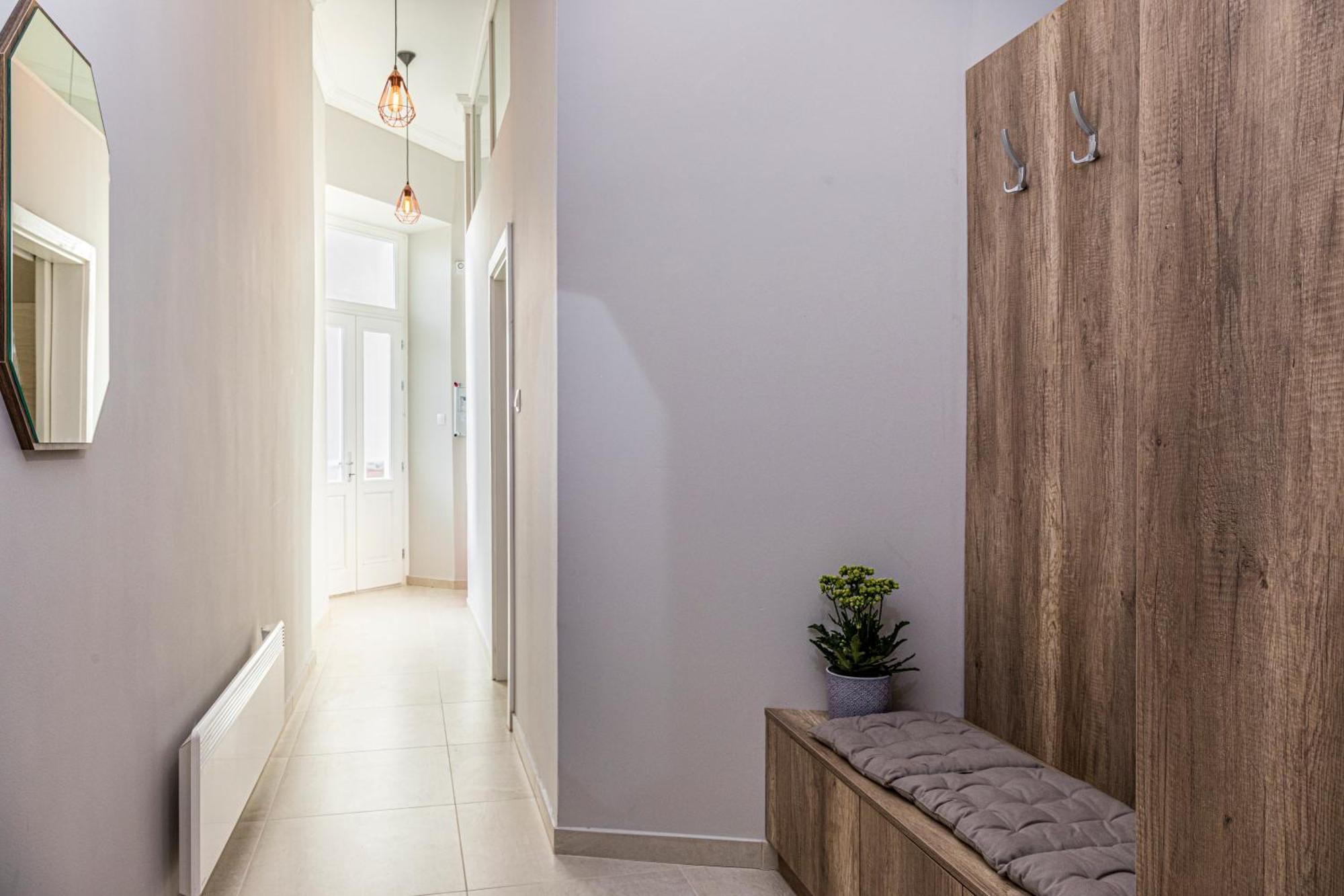 2bdr+2a/c+for Long Term Too+large Flat+quiet+soho! Appartamento *