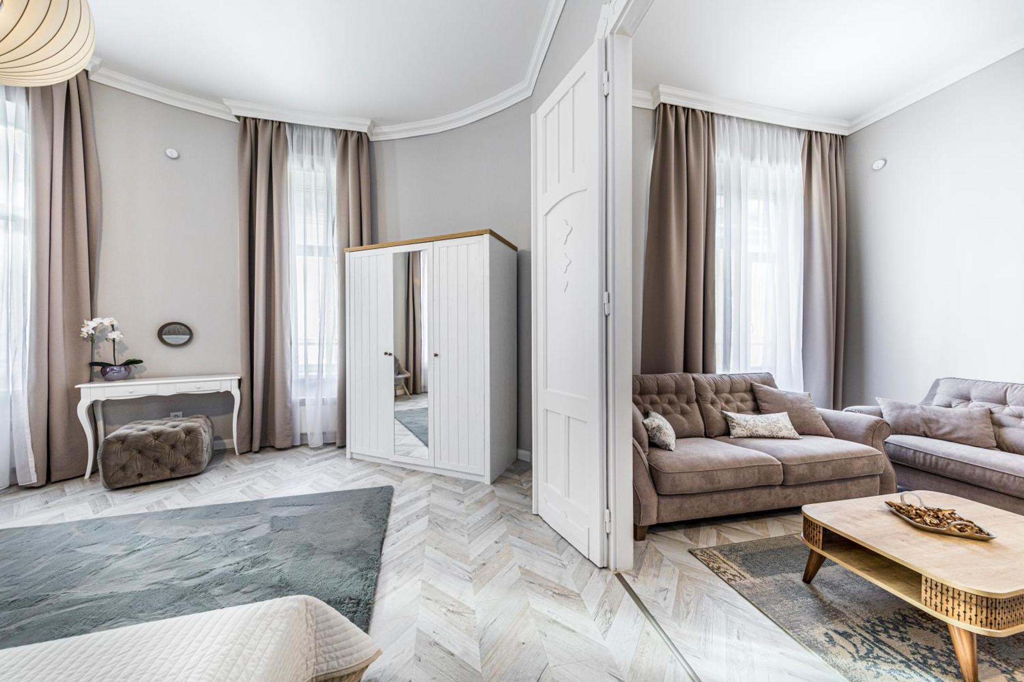 Appartamento 2bdr+2a/c+for Long Term Too+large Flat+quiet+soho! Budapest