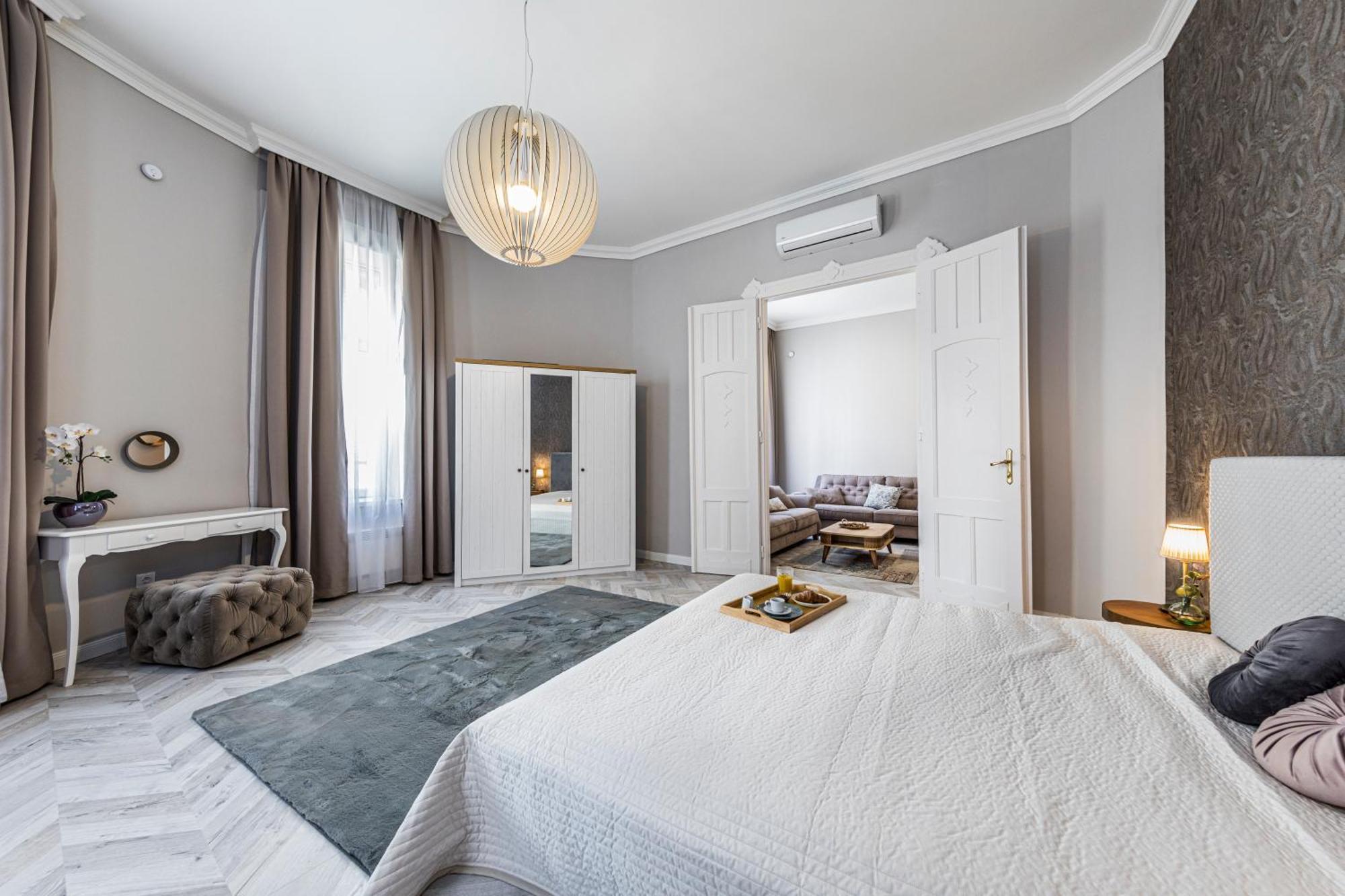 Appartamento 2bdr+2a/c+for Long Term Too+large Flat+quiet+soho!