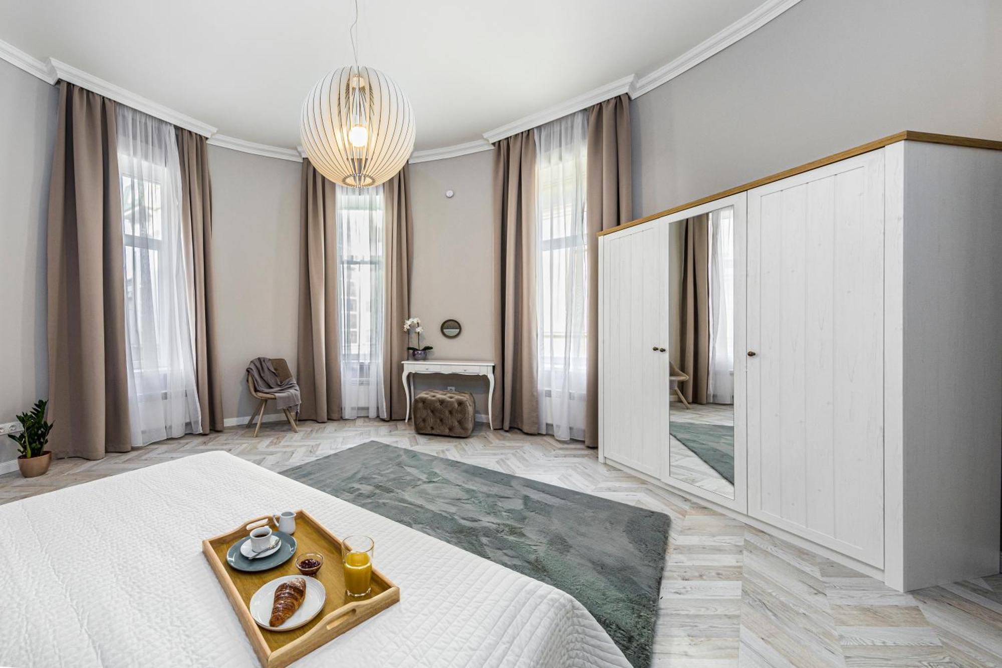 2bdr+2a/c+for Long Term Too+large Flat+quiet+soho! Appartamento *