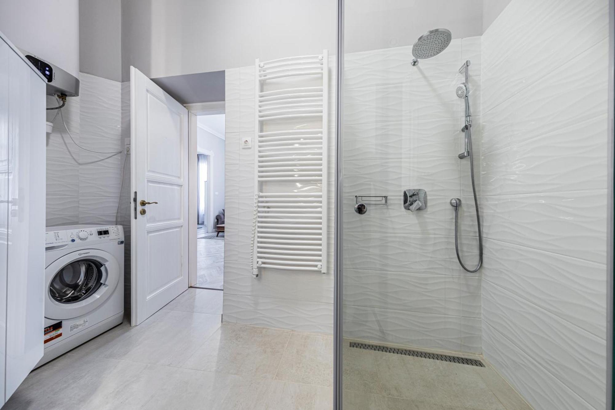 Appartamento 2bdr+2a/c+for Long Term Too+large Flat+quiet+soho!