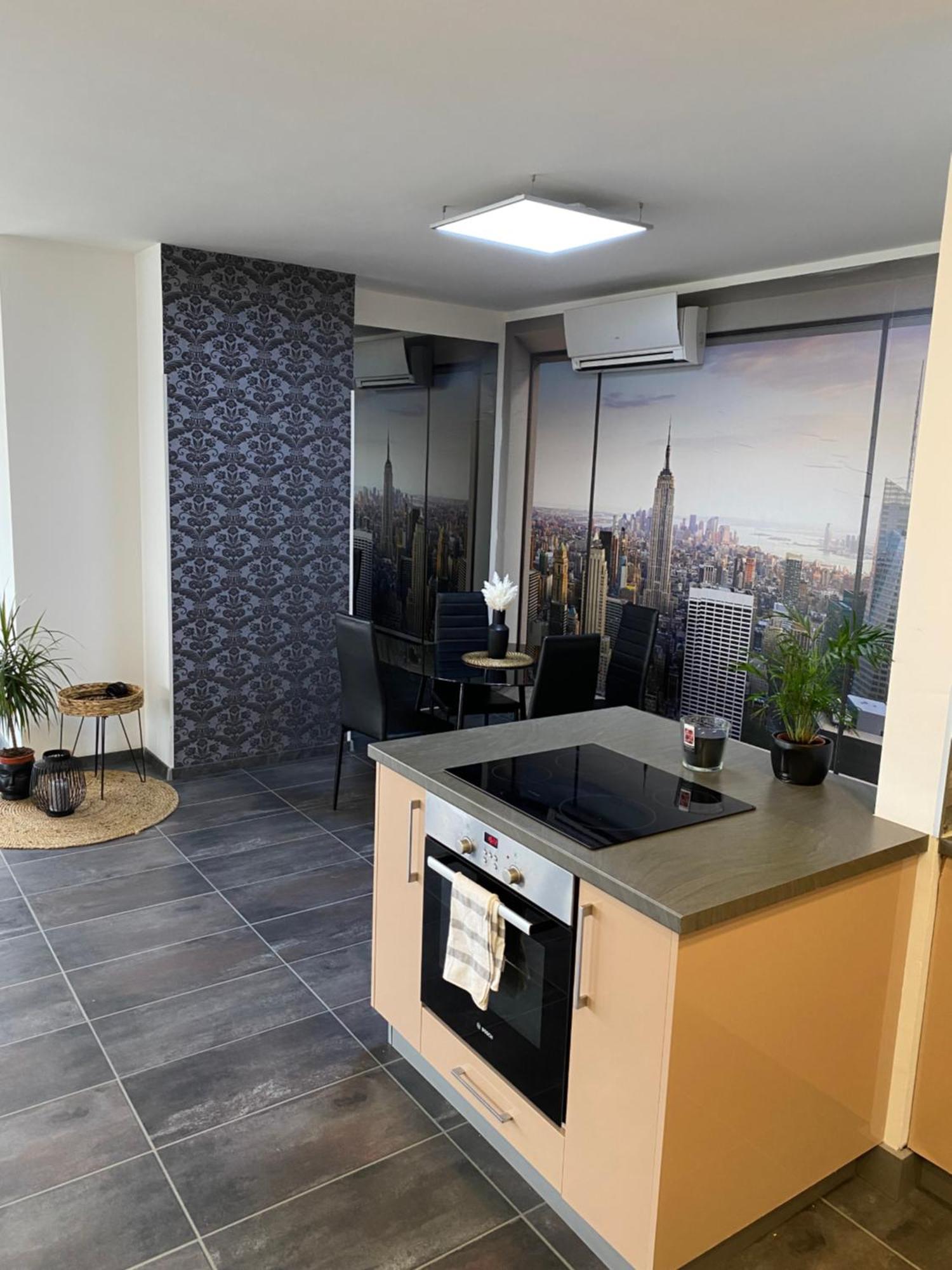 Highrise Horizon Penthouse