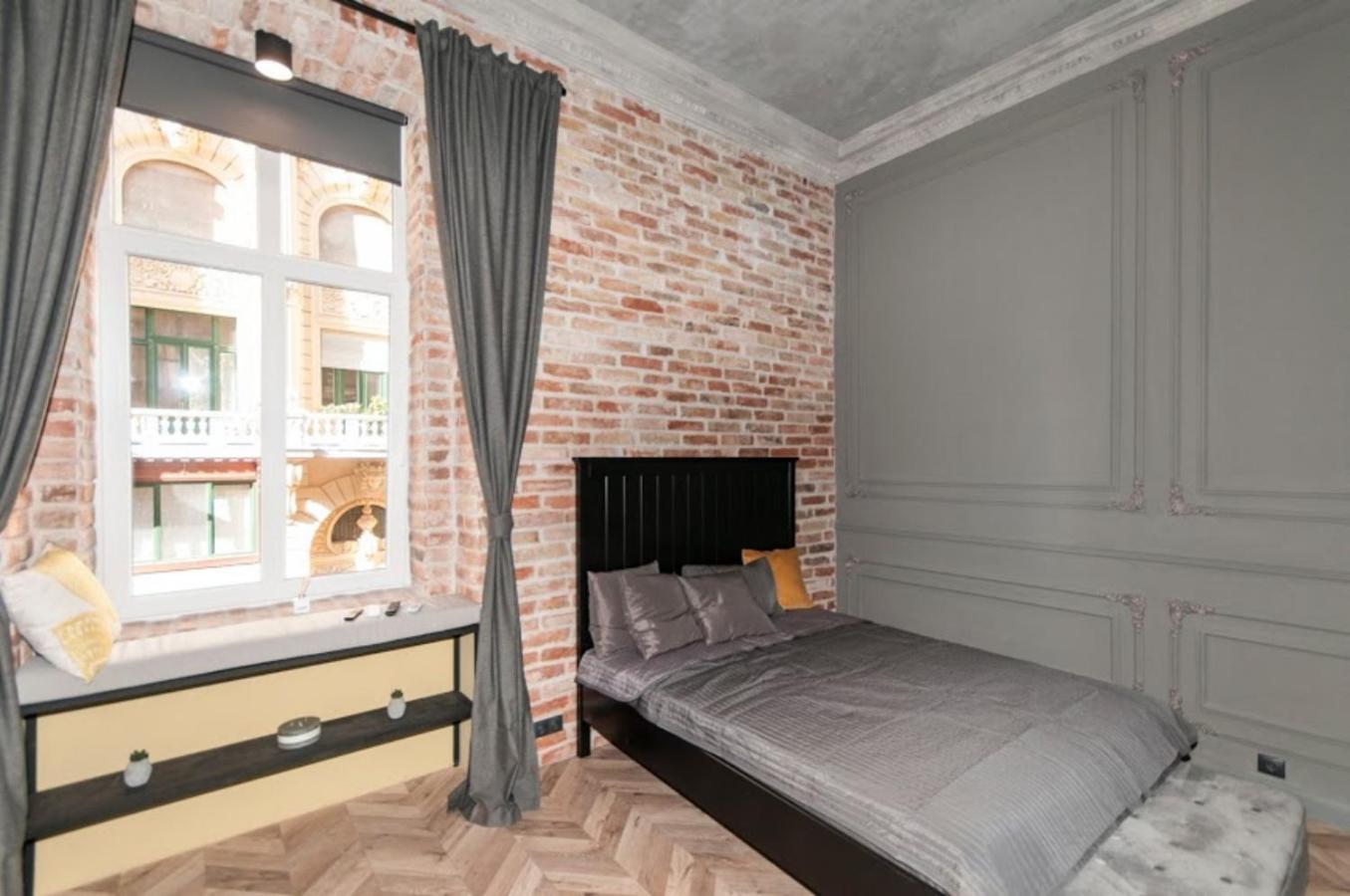 Geometric Luxury In The Center With 3br Budapest