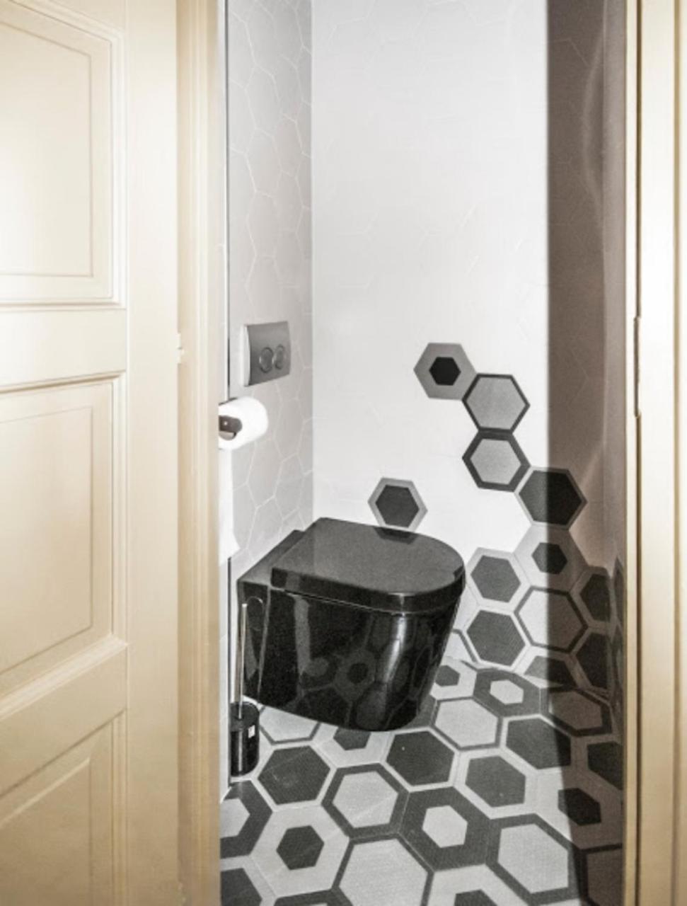 Geometric Luxury In The Center With 3br