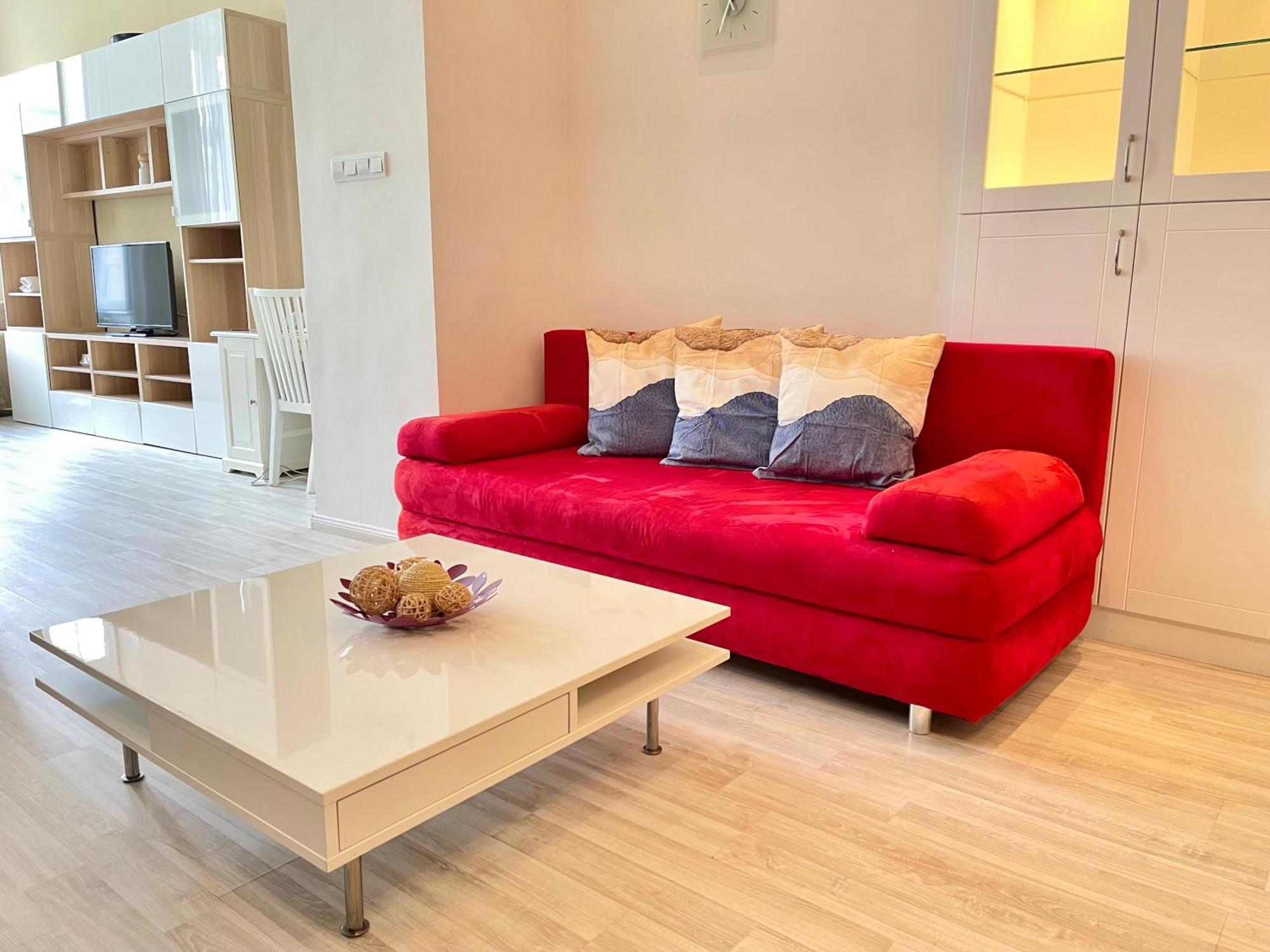 Spacious Riverside Residency - Magnificent View
