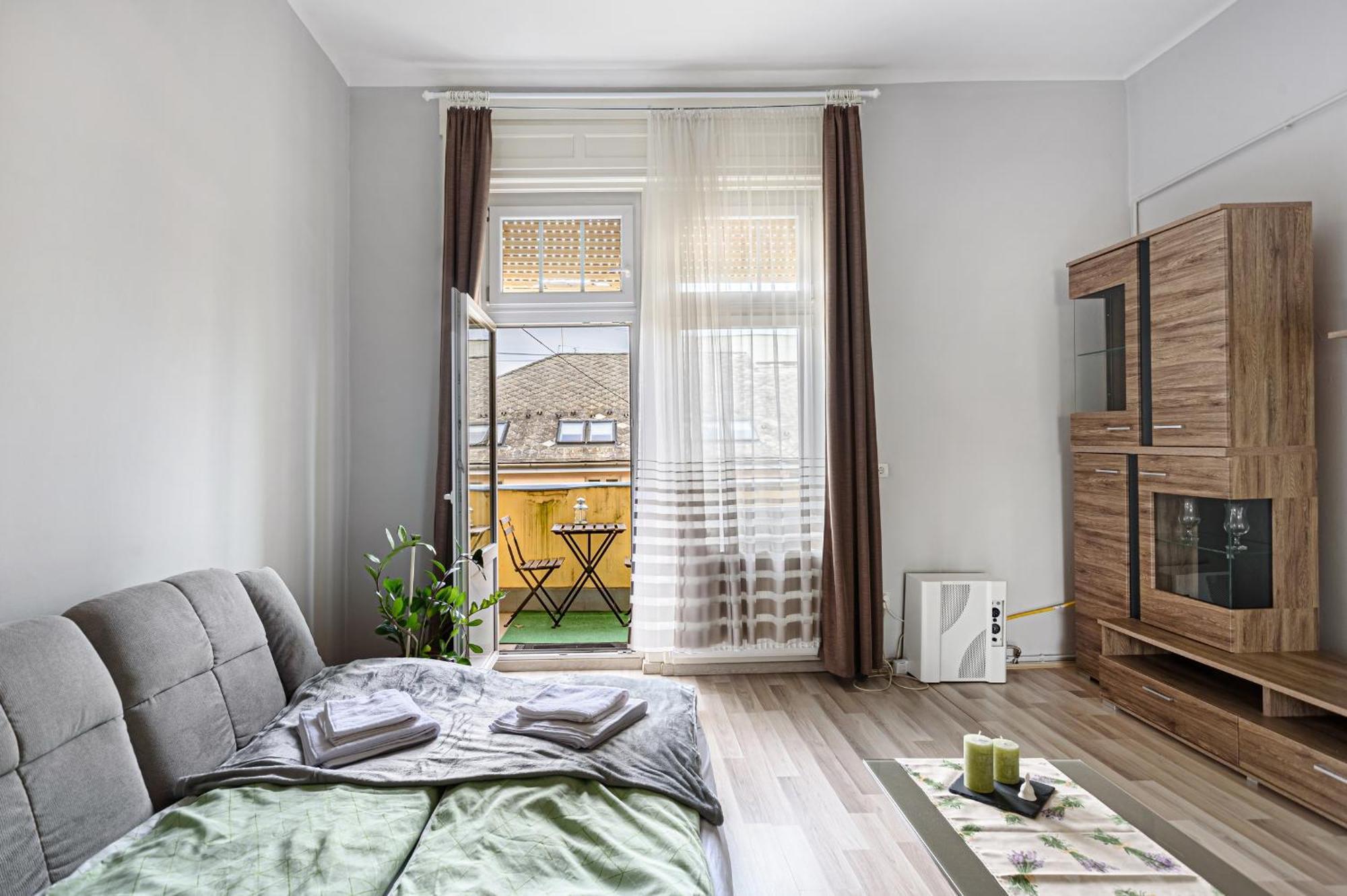 Relaxing Feeling In Nice Area Apartman