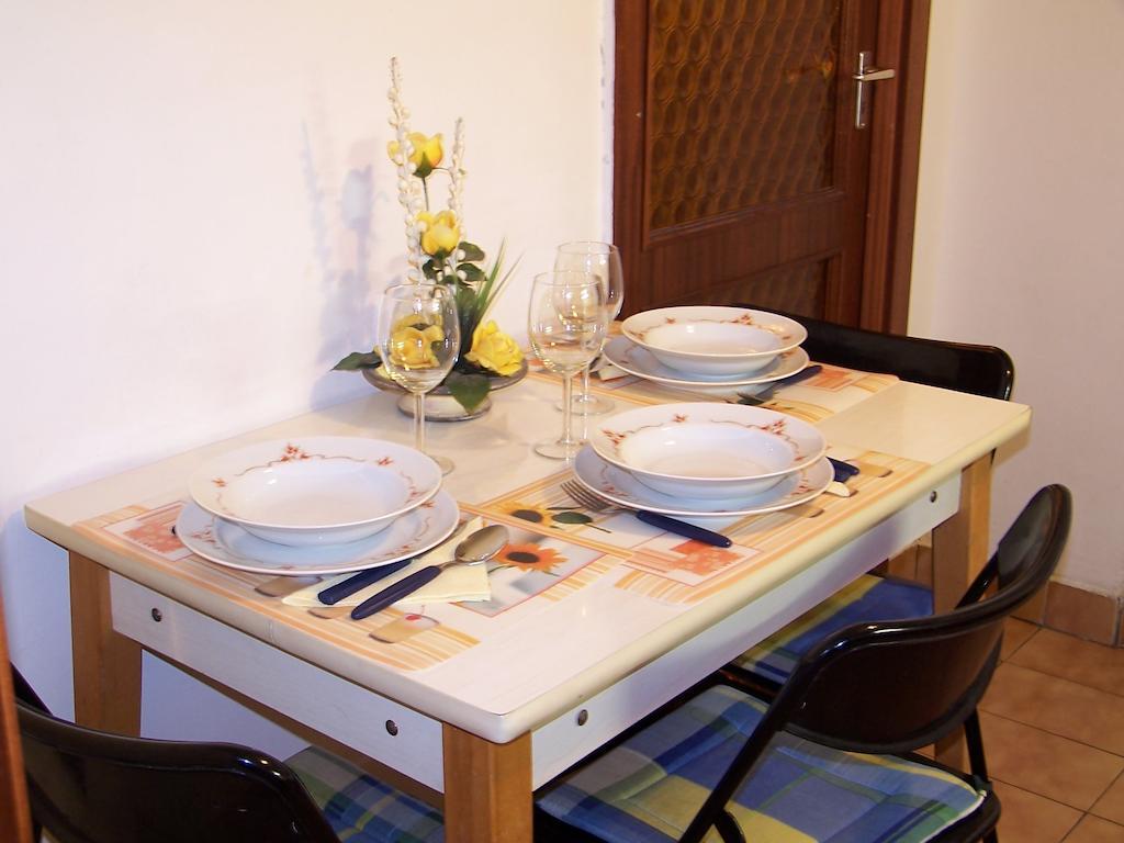 Sinko - Free Garage Parking, Central, 2 Bedrooms 4 Single Beds, Flexi Check-out