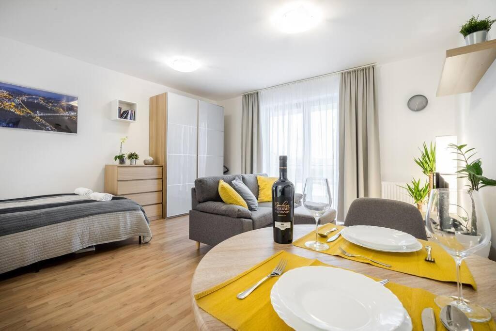 Apartment Marina At Danube - Free Private Parking! *