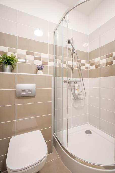 Marina At Danube - Free Private Parking! Apartment *