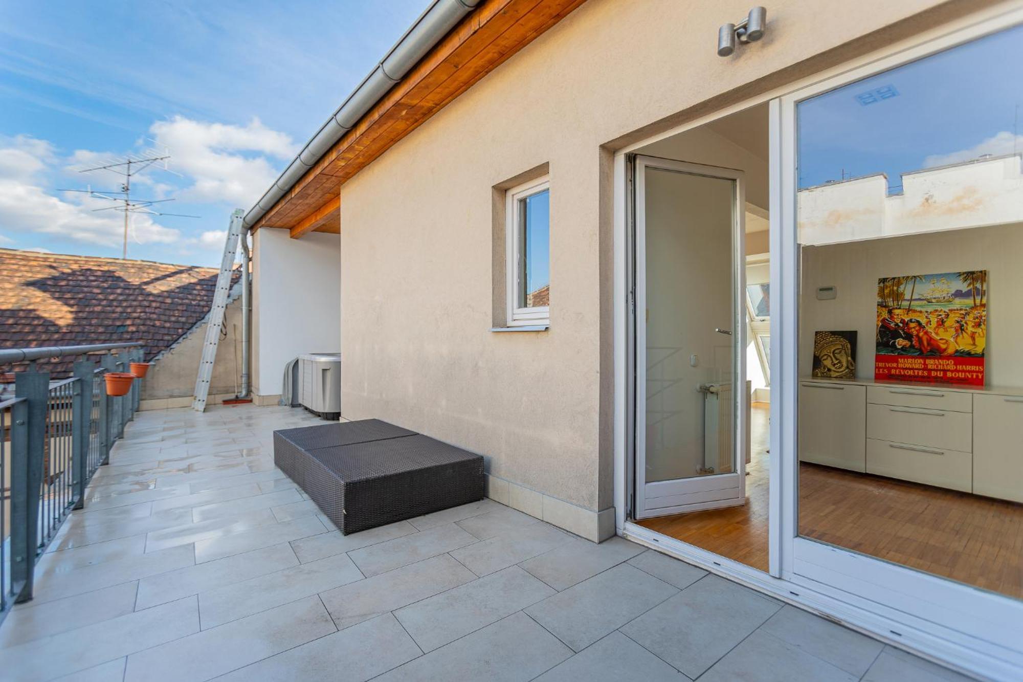 Apartment Modern Penthouse Private Terrace Jacuzzi Budapest