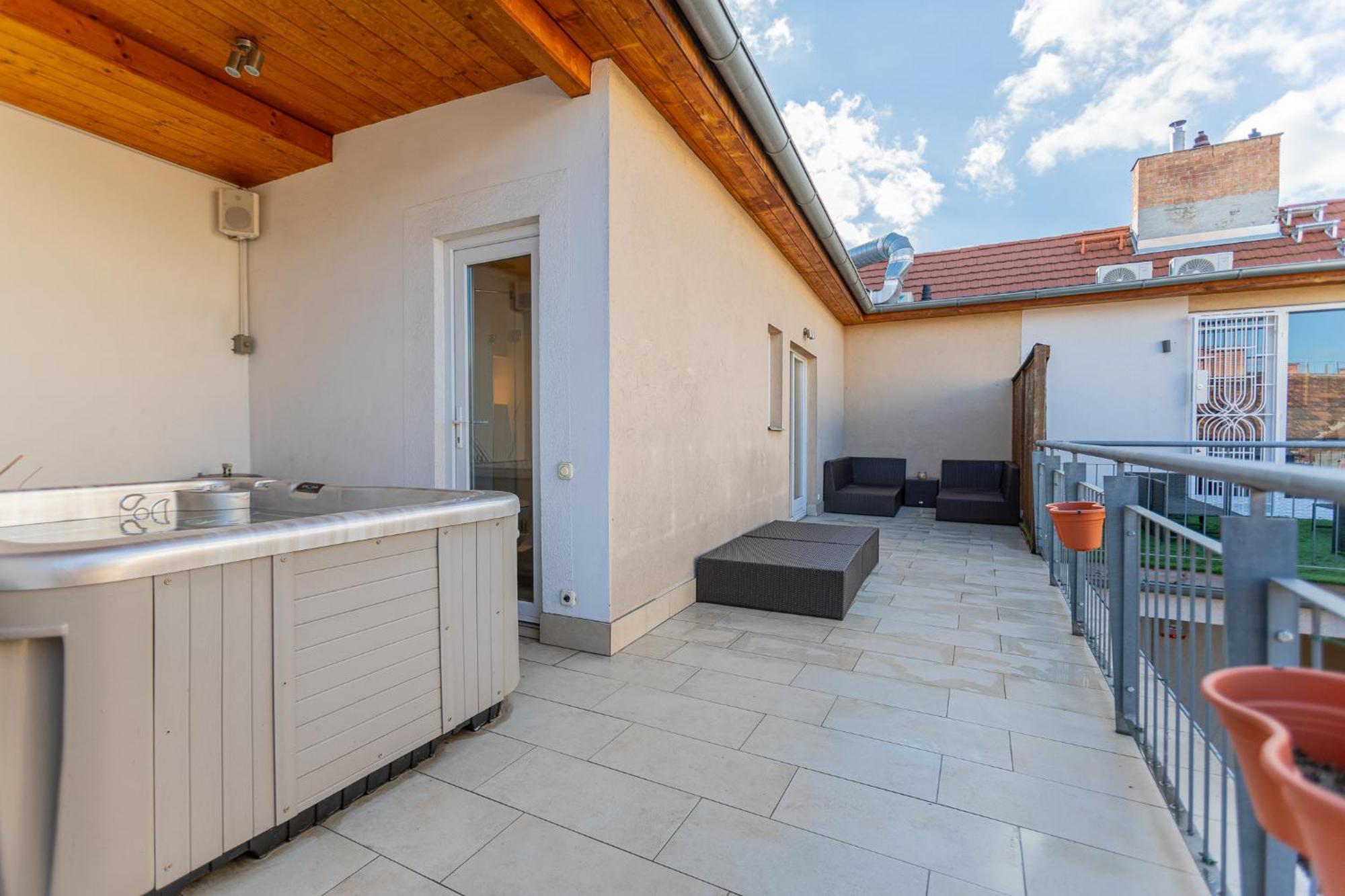 Apartment Modern Penthouse Private Terrace Jacuzzi