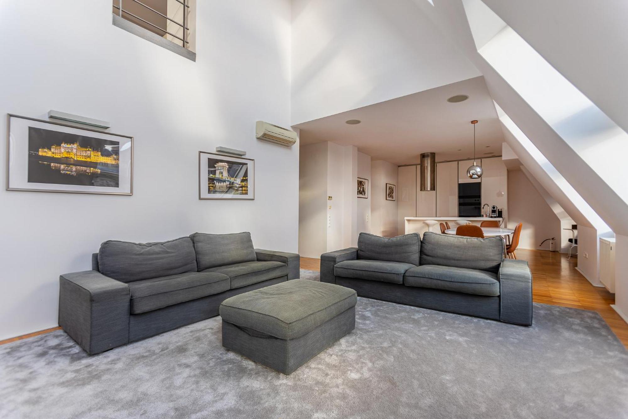 Modern Penthouse Private Terrace Jacuzzi Apartment *
