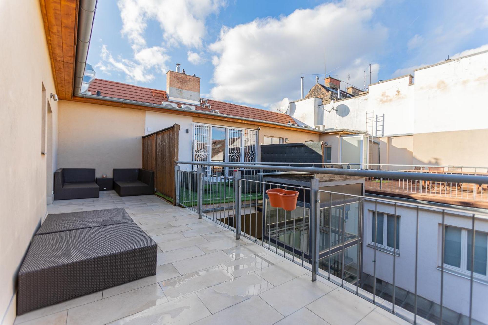 Apartment Modern Penthouse Private Terrace Jacuzzi Budapest