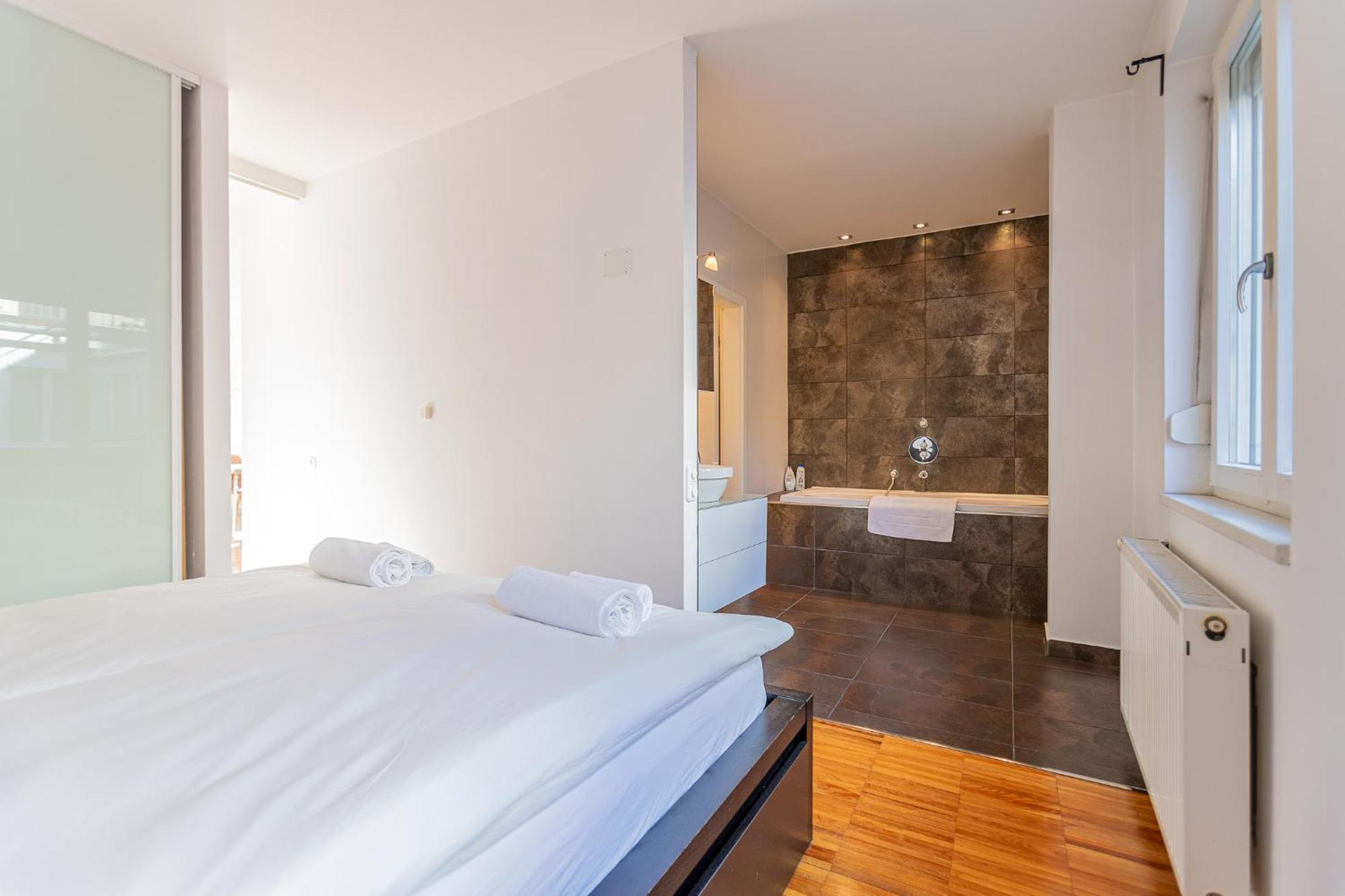Apartment Modern Penthouse Private Terrace Jacuzzi *