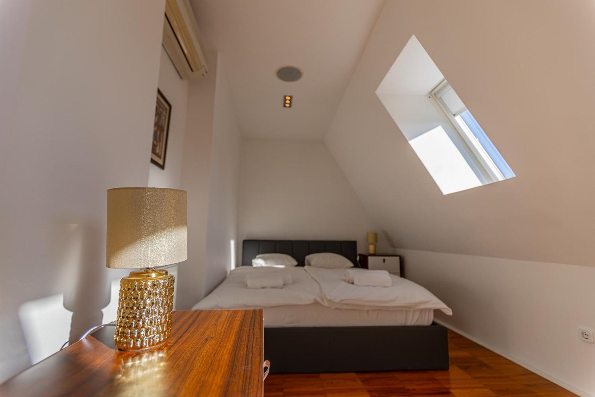 Modern Penthouse Private Terrace Jacuzzi Apartment Budapest