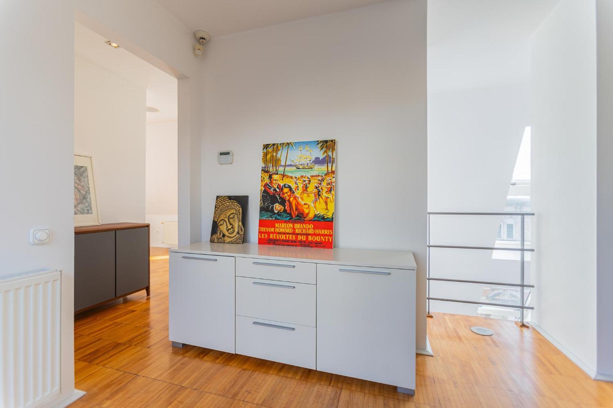 Modern Penthouse Private Terrace Jacuzzi *