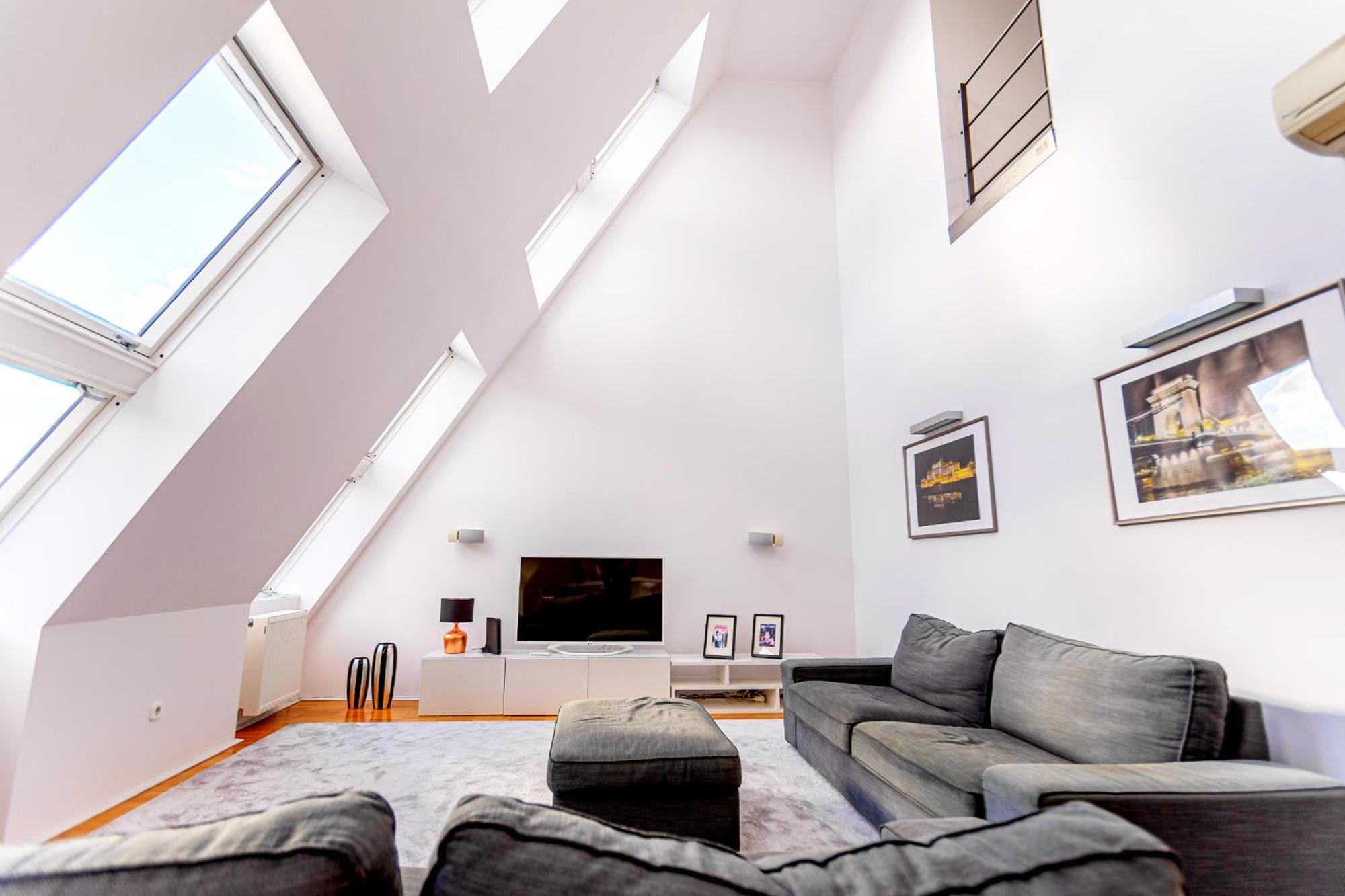 Modern Penthouse Private Terrace Jacuzzi * Budapest