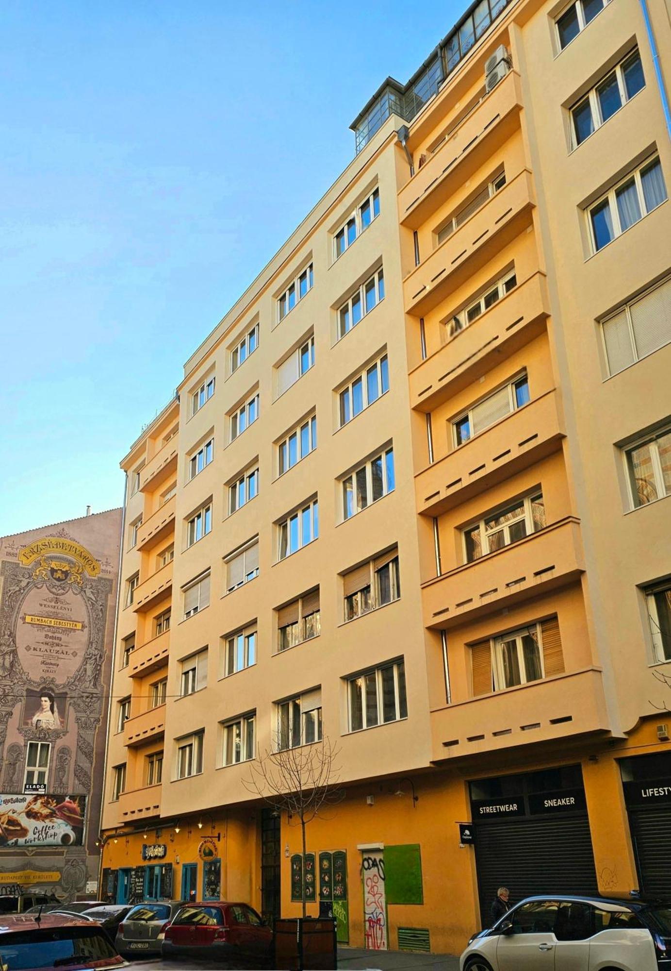 Rumbach Terrace *