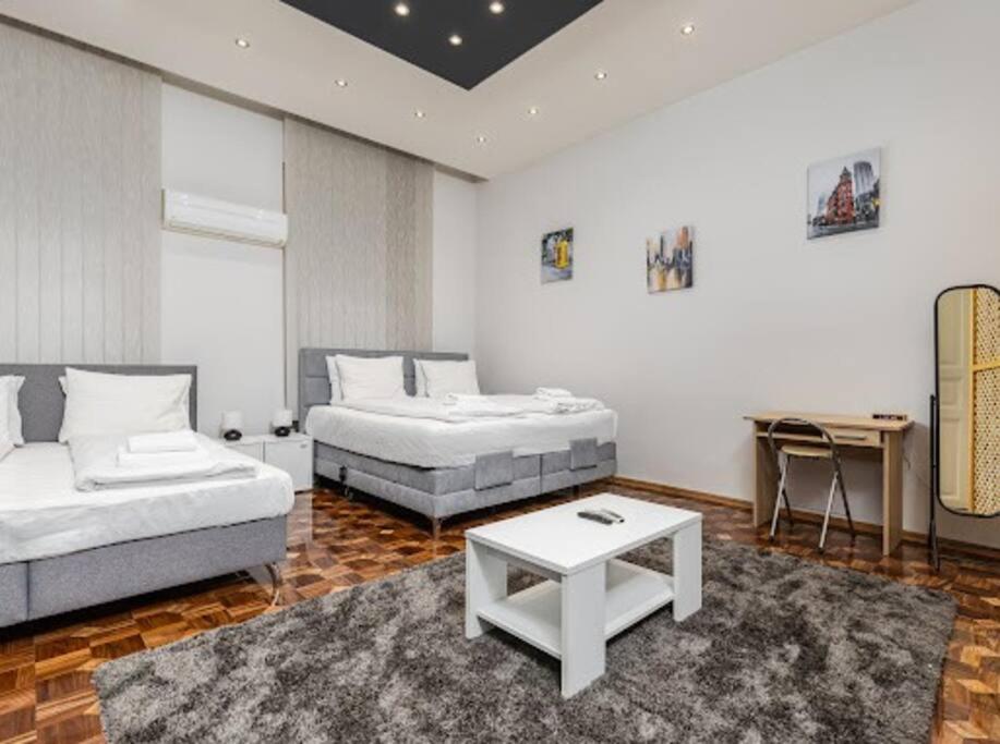 Bold Base * Budapest