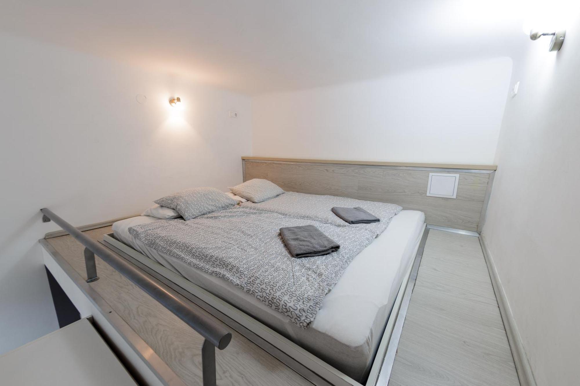 Prime Location Stylish Flats Apartament