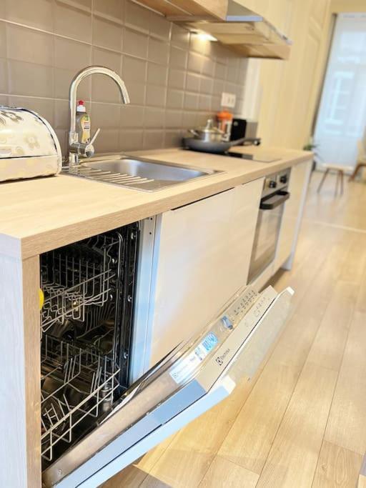 Downtown Deak-2bedrooms Big Cozy Apartament *
