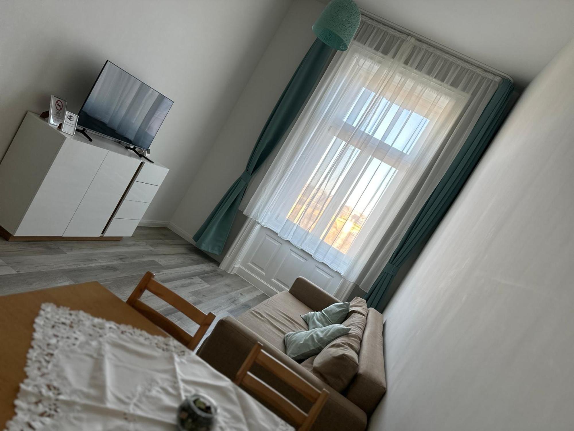 Over The Danube Apartment *
