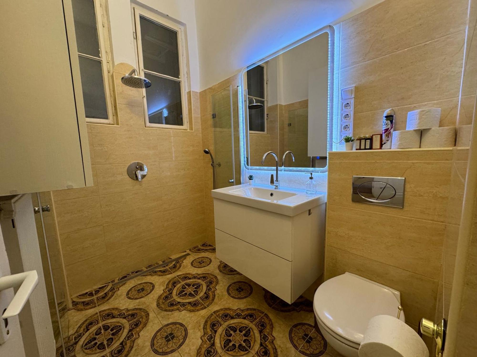 Exceptional In Center Apartament *