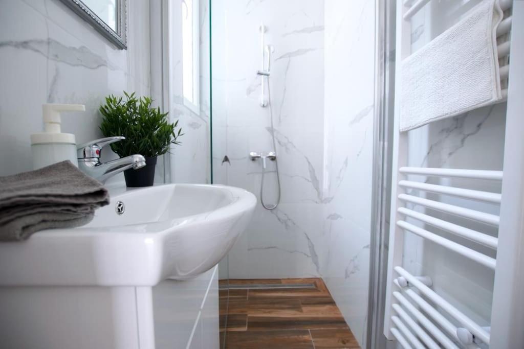 Standard By Hi5- Bajcsy 63 Apartment