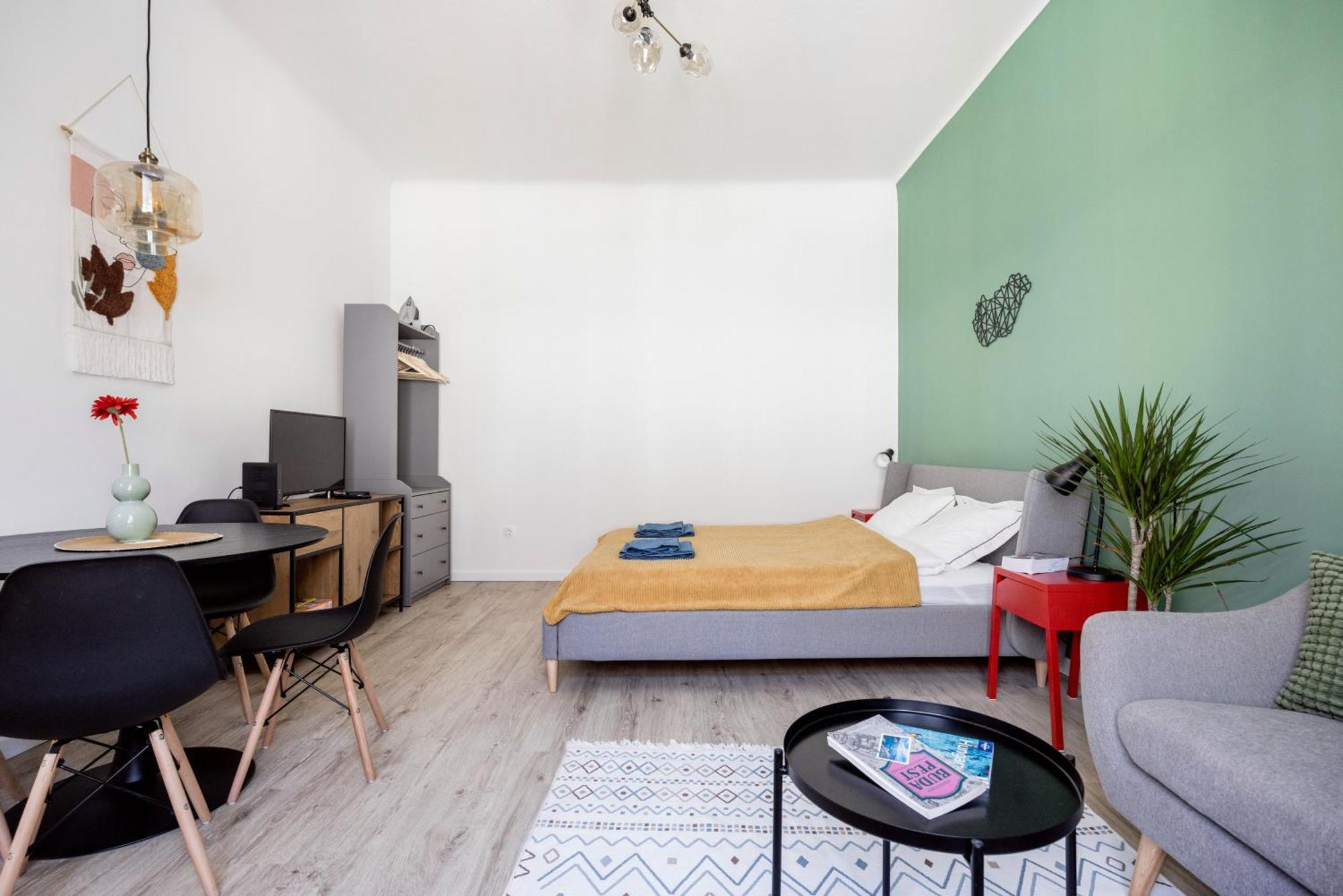 Stylish And Colourful In The Centre *
