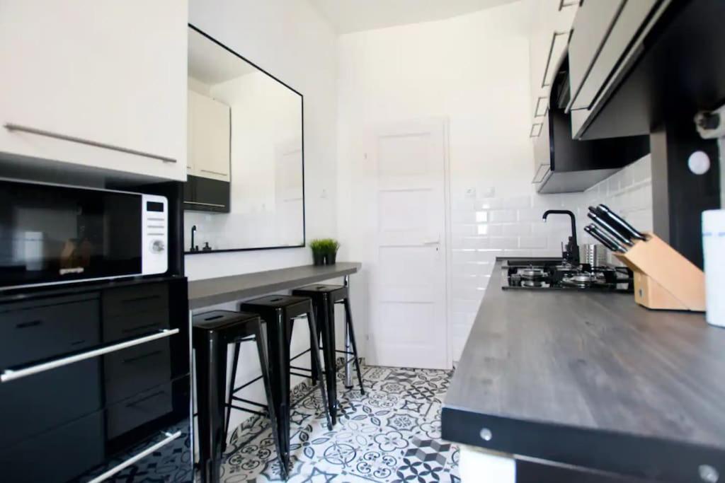 Standard By Hi5 - Tiny Studio * Budapeszt
