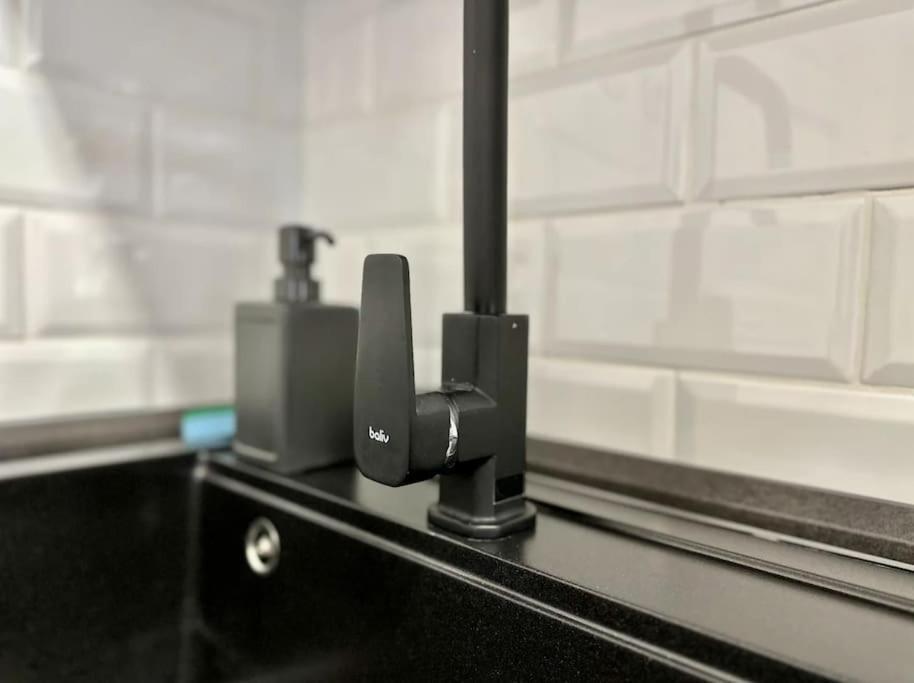 Standard By Hi5 - Tiny Studio *