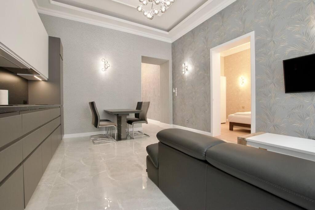 Premium By Hi5 - 2 Bedroom In The Center Appartamento